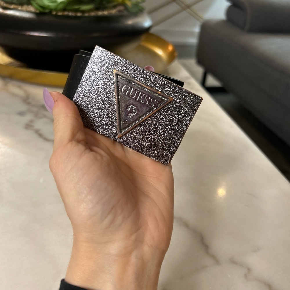 GUESS Belt – Stylish & Versatile Accessory